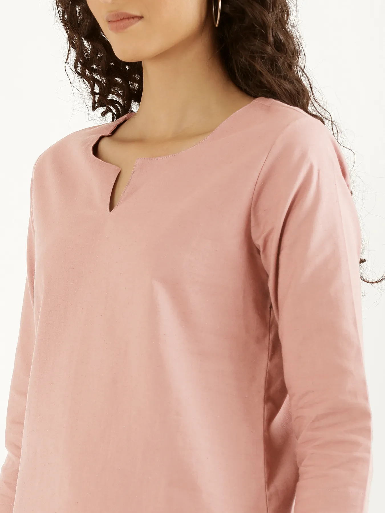 Women Salmon Pink Airy Linen Split Neck Short Kurta - Image 6