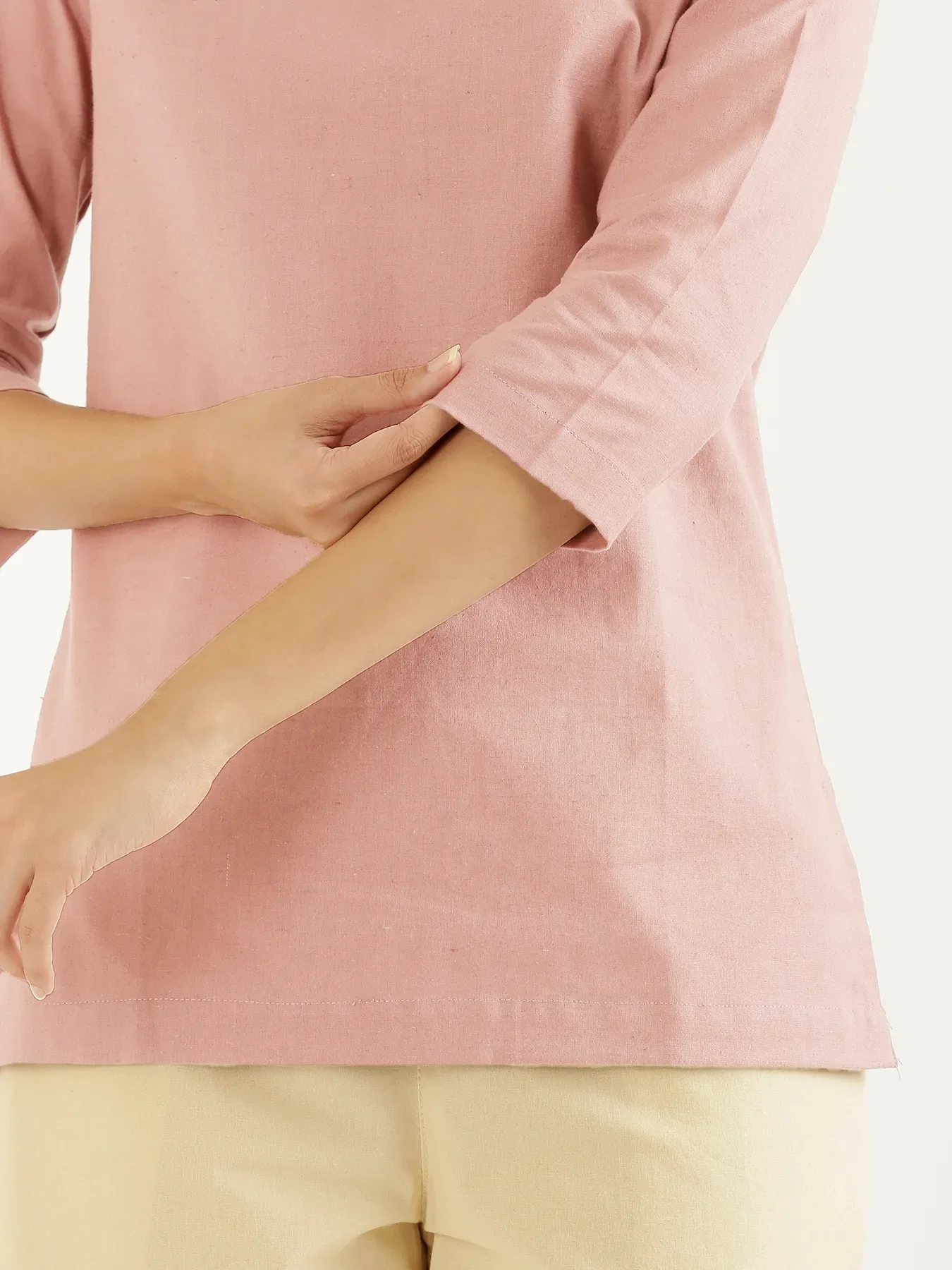 Women Salmon Pink Airy Linen Split Neck Short Kurta - Image 8