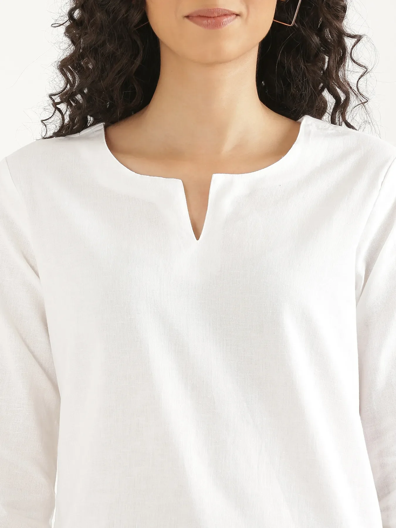 Women White Airy Linen Split Neck Short Kurta - Image 5